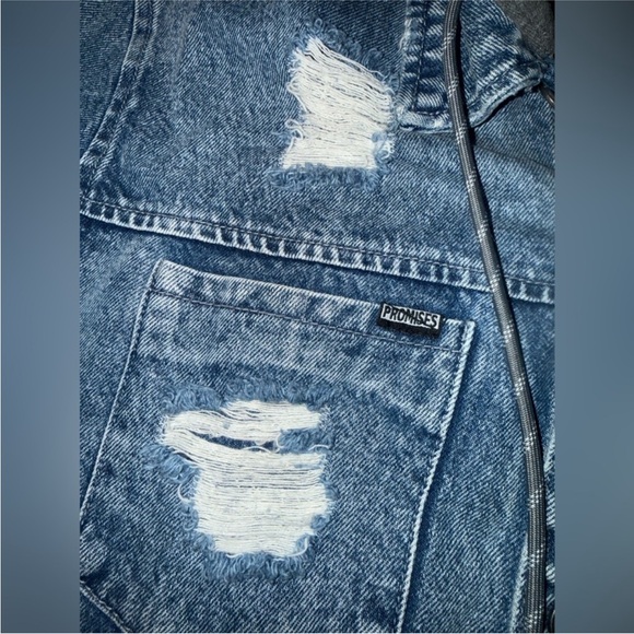 Broken Promises Men’s Distressed Jean Jacket With Gray Hood - Picture 3 of 8